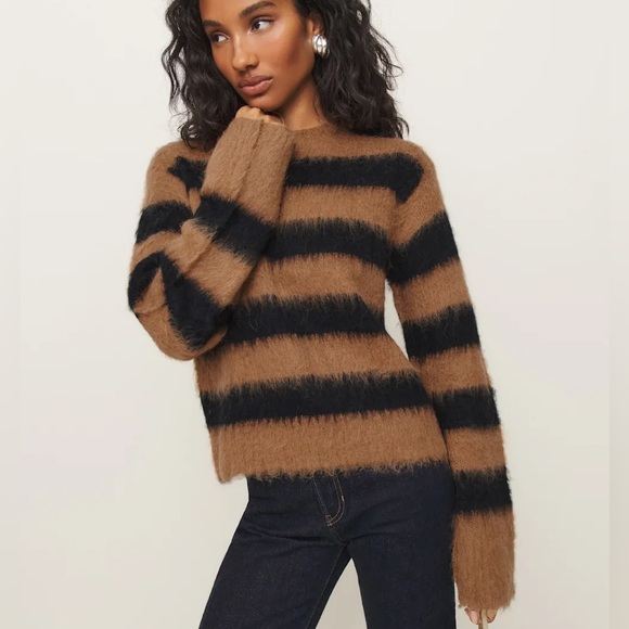 Reformation Sweaters - NWT Reformation Jude Brushed Alpaca Crew